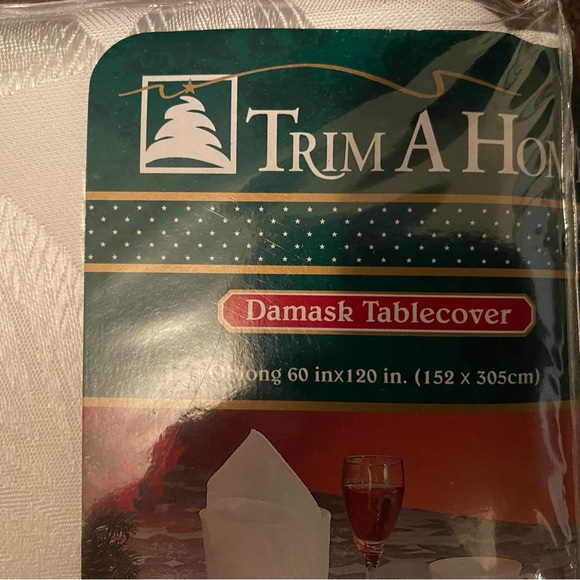 Damask Tablecloth.  60 X 120 in. - Picture 4 of 7